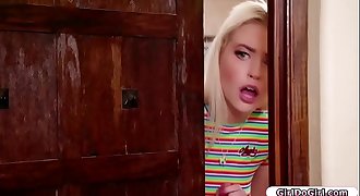 19yo Jane Wilde finds new roommate Chloe masturbating on bed